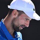 Novak Djokovic loin du compte contre Matteo Berrerttini. KEYSTONE/EPA/JAMES ROSS